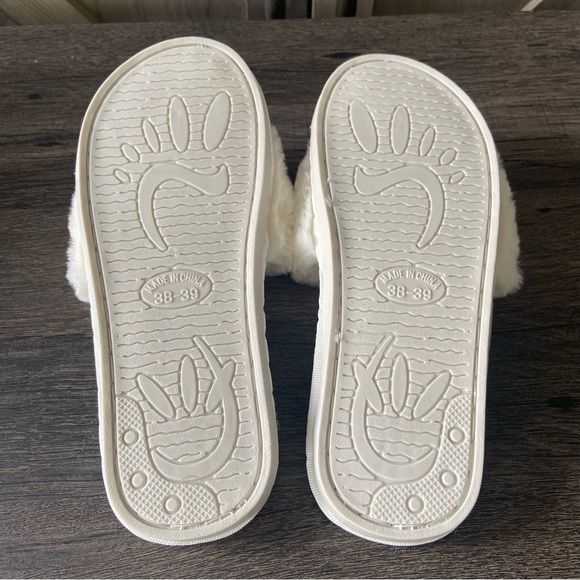 Wedding Fuzzy Slippers Size 38-39 - Picture 4 of 4